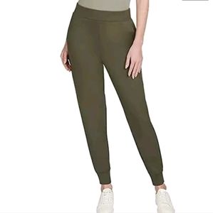 Matty M The Essential Jogger